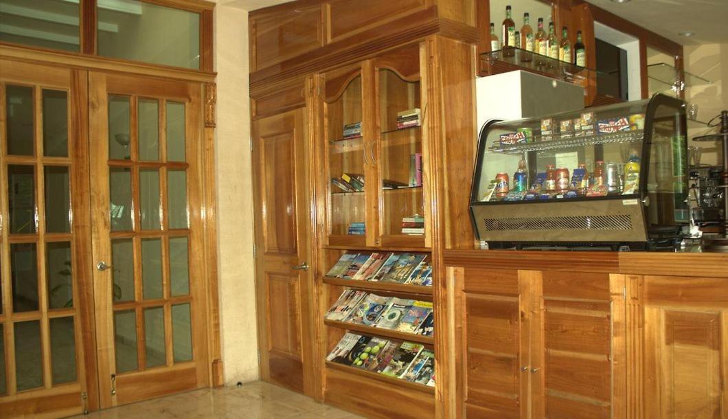 Cancun International Suites Bagian luar foto