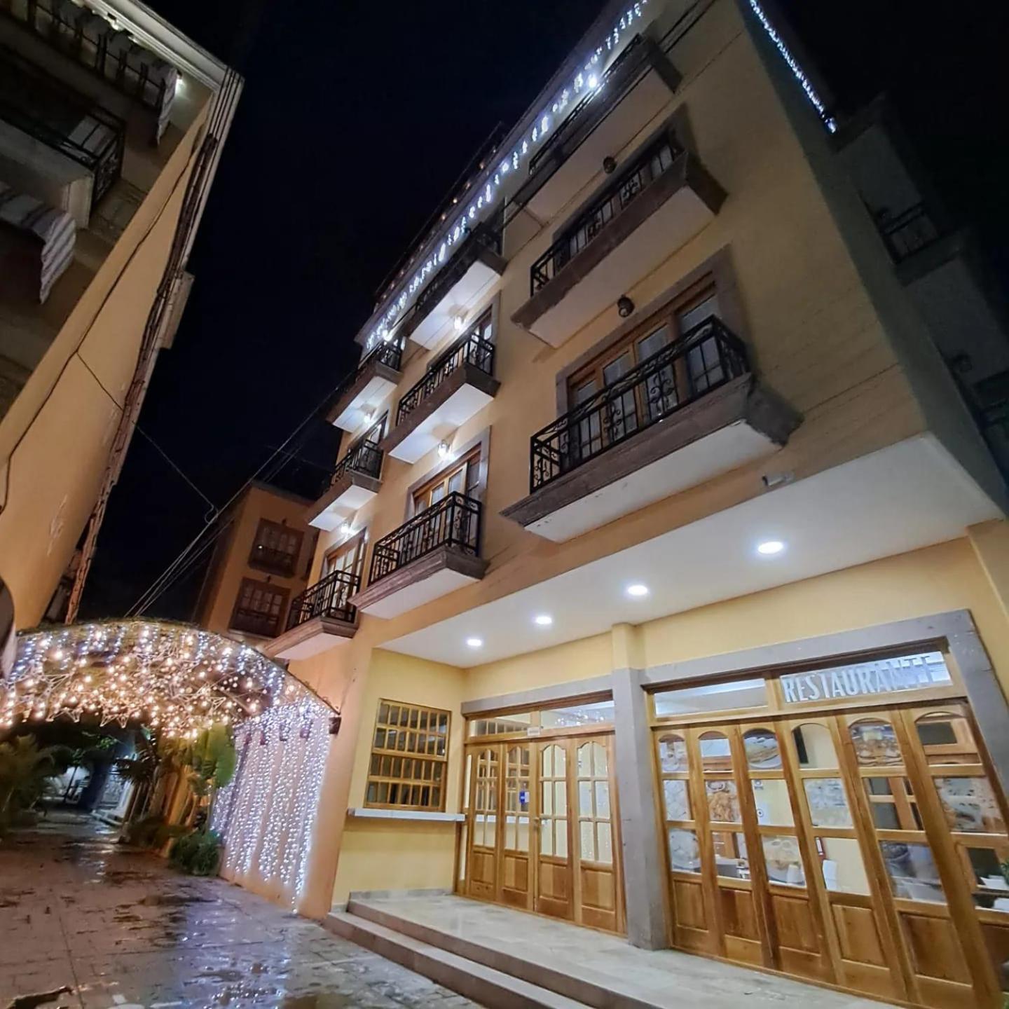 Cancun International Suites Bagian luar foto